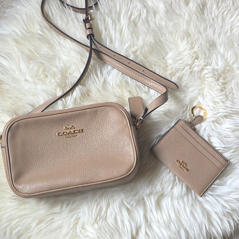 SOLD❤️ Coach Tan Crossbody Bag